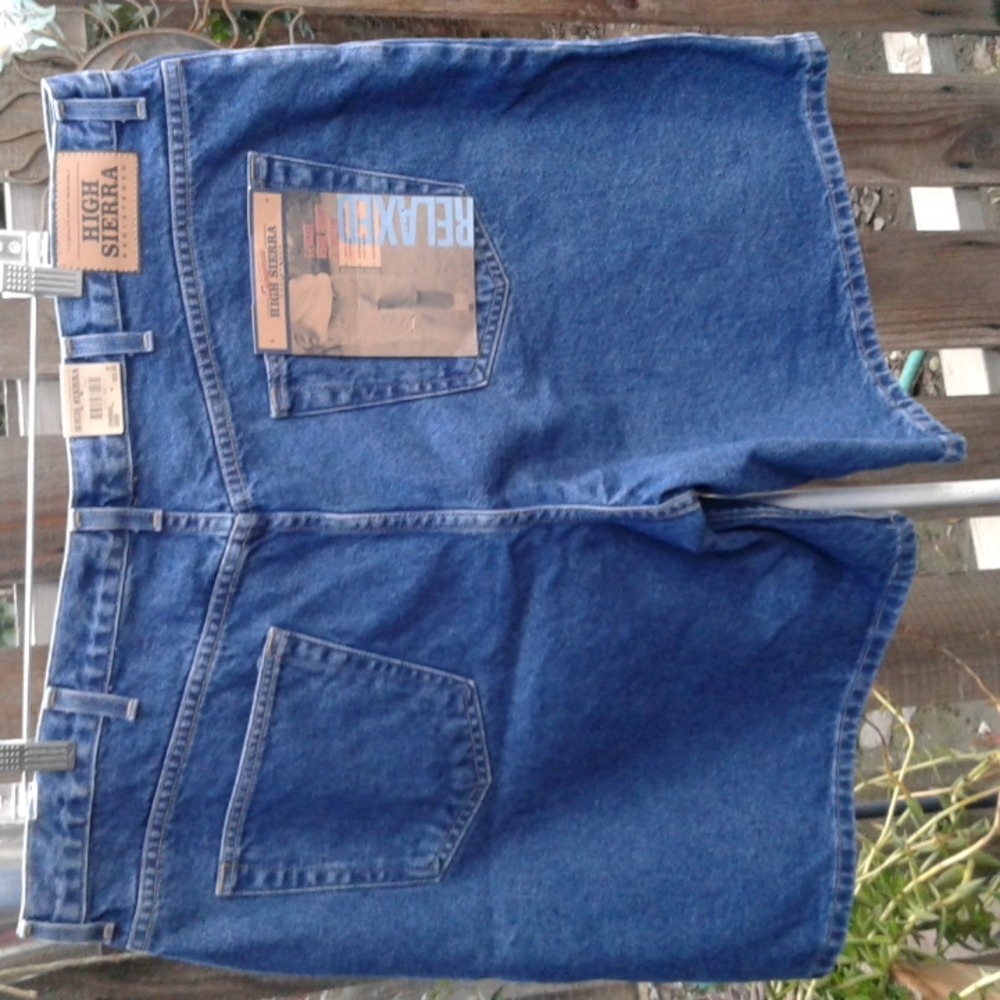 High Sierra blue shorts new with tags size 42 leg seam 9 in
